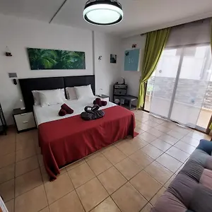 https://relax-studio-tenerife.in-canary-islands.com